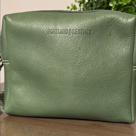 Portland Leather Goods Mesa Crosbody Bag - Eucalyptus - Picture 2 of 7